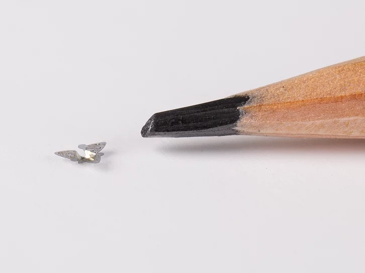 File:Microchips flying.webp