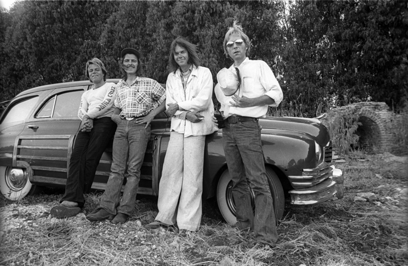 File:TheDuckswitholdcar.gif