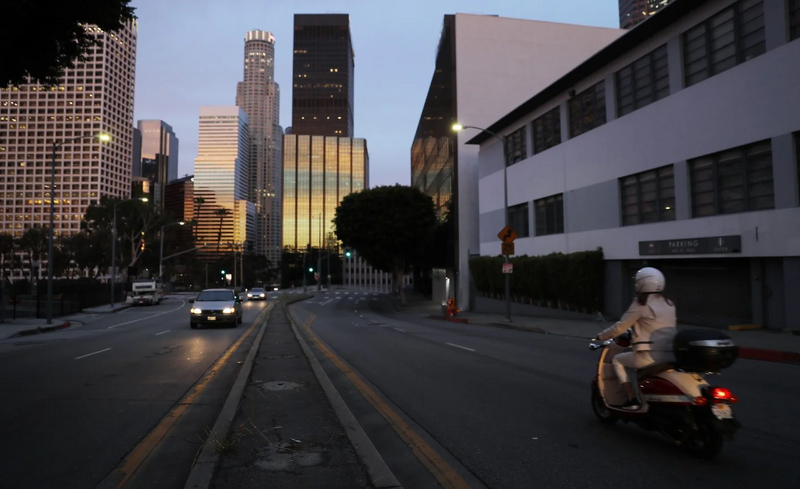 File:Ca latraffic 040120getty.webp